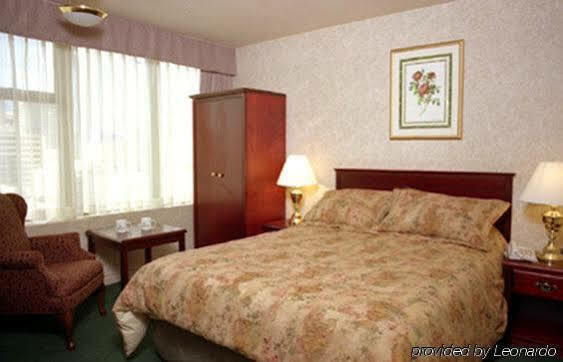 Sandman Downtown 3*