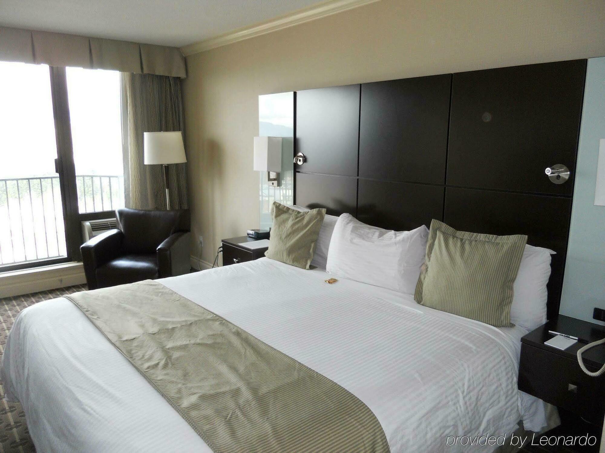 Park & By Radisson Hotel 3*