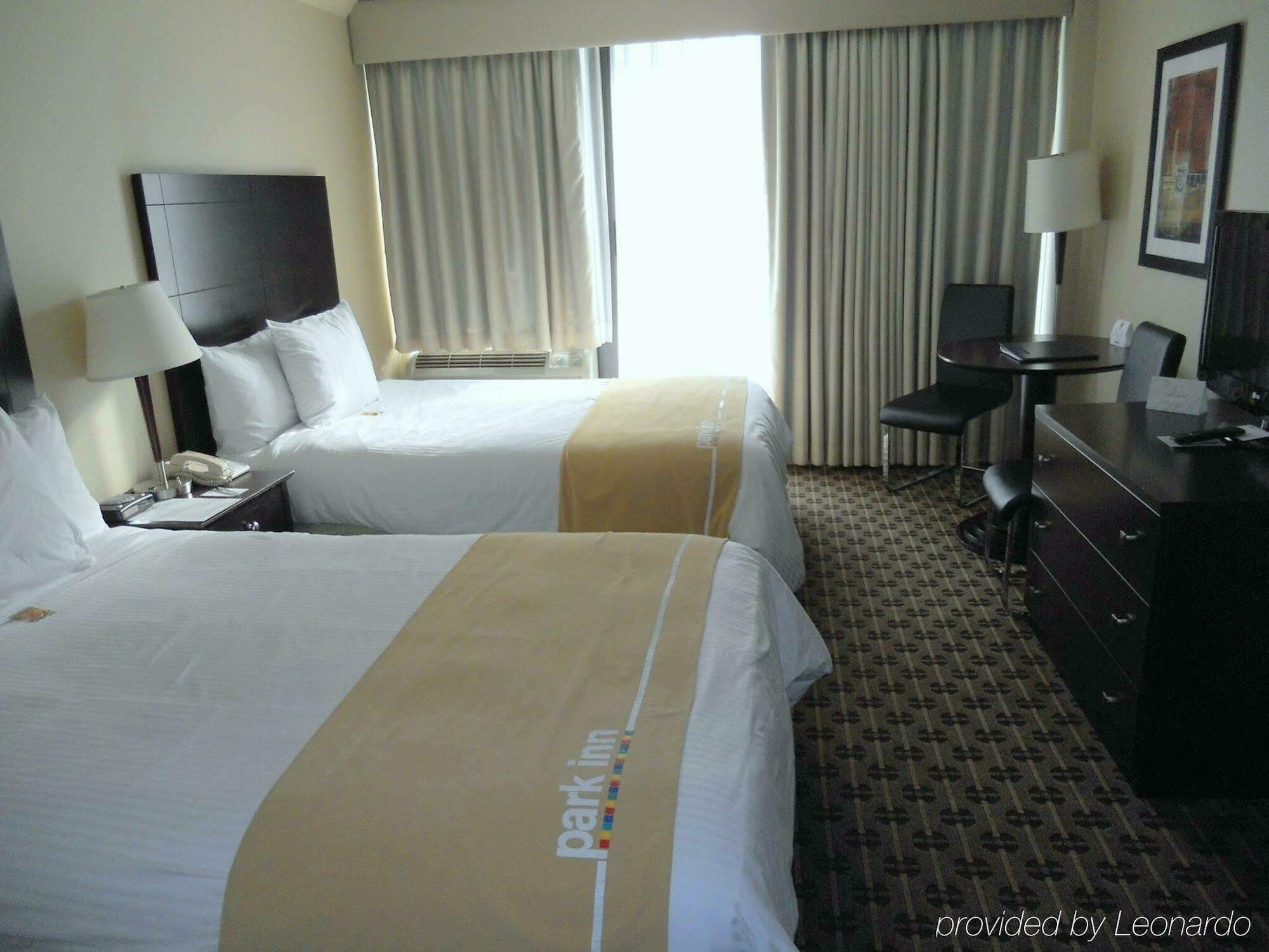 Park & By Radisson 3* Vancouver