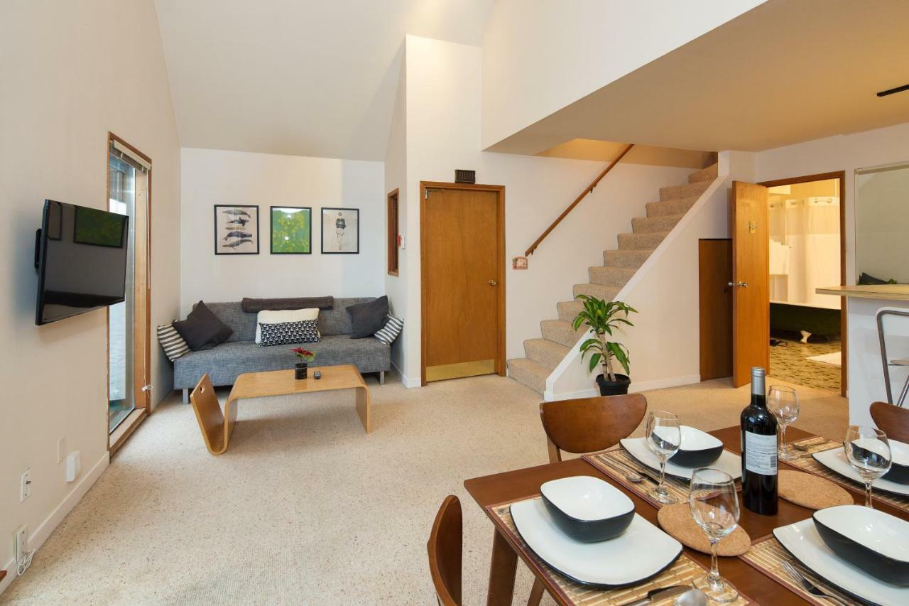 Billion Dollar Views In A Beautiful Fairview Slopes Heritage House Apartment *