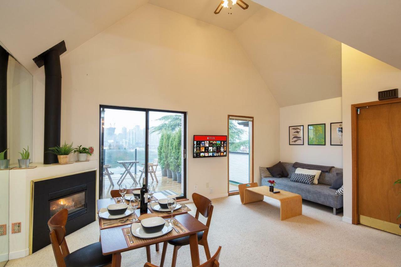 Billion Dollar Views In A Beautiful Fairview Slopes Heritage House Apartment