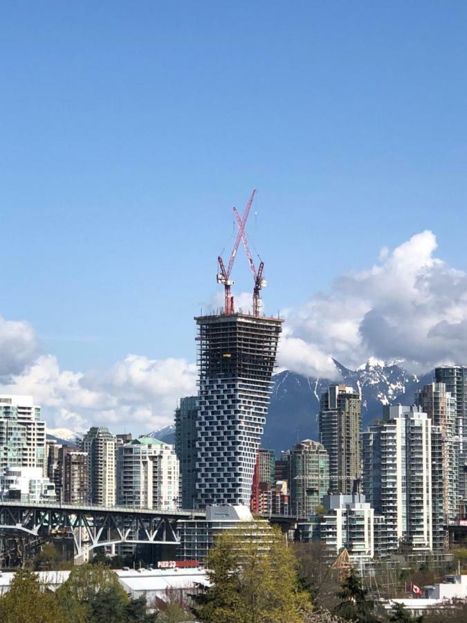 Billion Dollar Views In A Beautiful Fairview Slopes Heritage House Apartment Vancouver