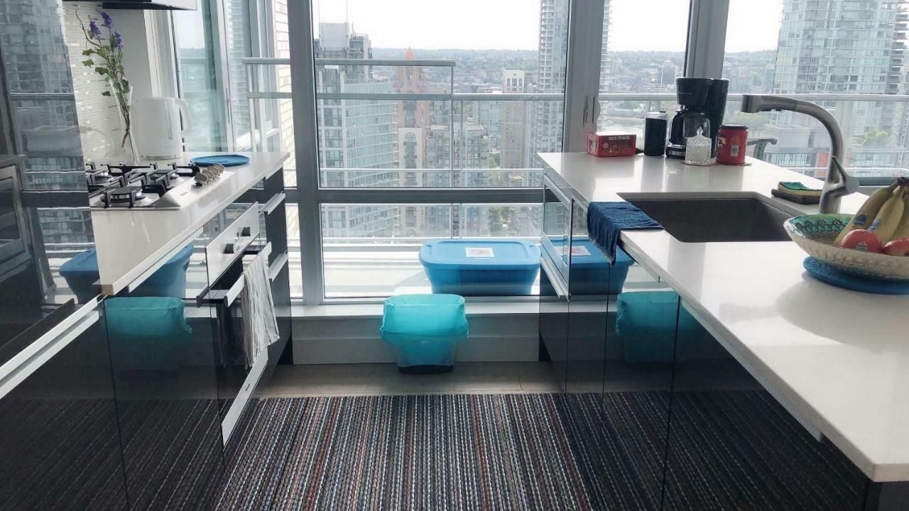 Brand New Seaview High-rise Downtown Apartment *