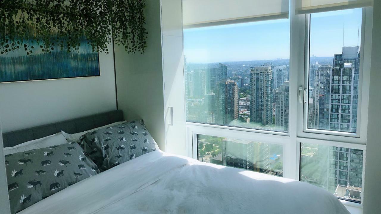 Brand New Seaview High-rise Downtown Apartment