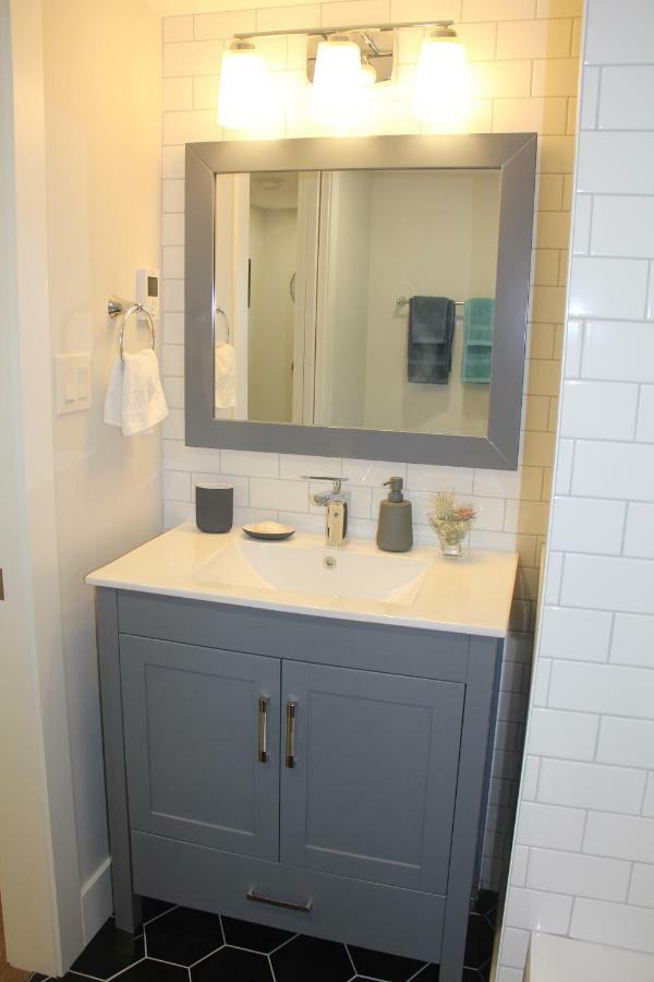 Apartment Hiddengem-private Modern On Trendy Main St Vancouver
