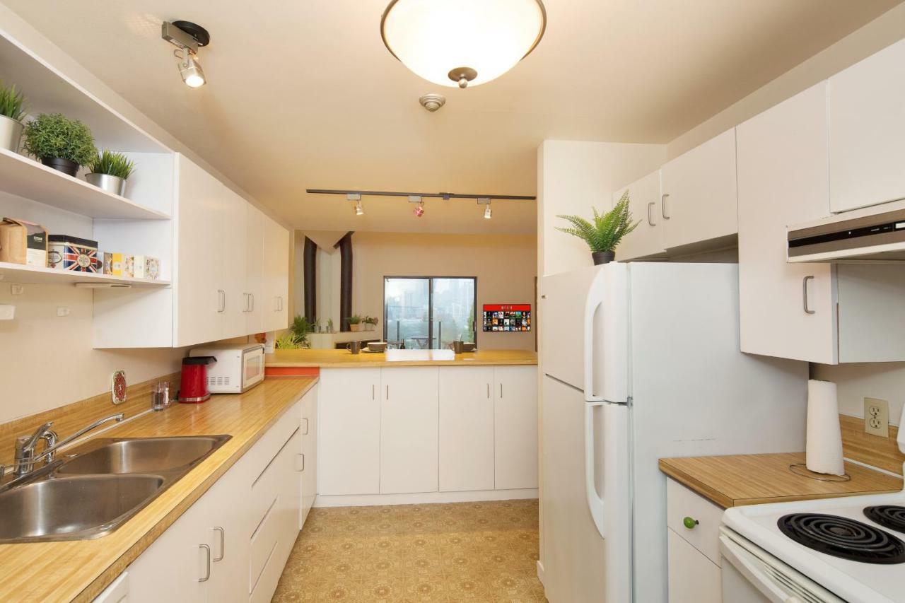 Billion Dollar Views In A Beautiful Fairview Slopes Heritage House Apartment *