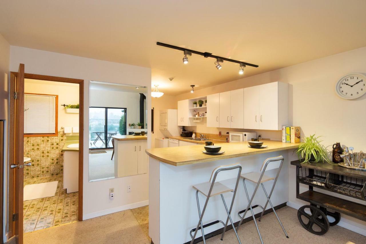Billion Dollar Views In A Beautiful Fairview Slopes Heritage House Apartment