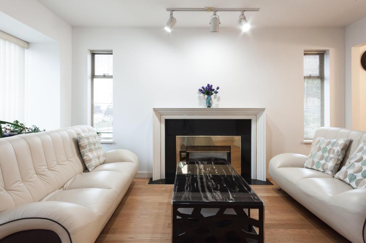 Convenient To Attractions & Close To Airport Guest house