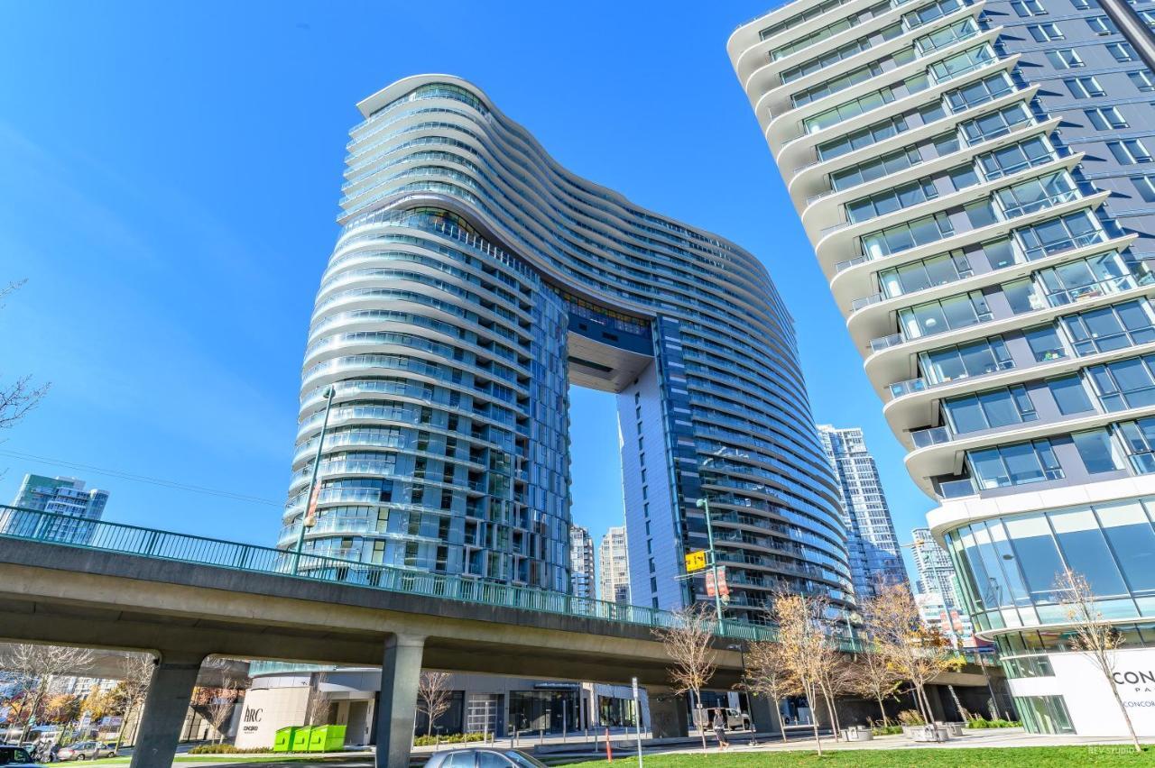 Apartment Capricorn Palace Luxury 1bd 1ba Plus Den In Downtown *