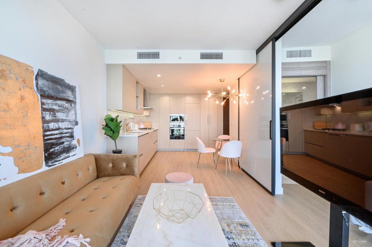 Apartment Capricorn Palace Luxury 1bd 1ba Plus Den In Downtown Vancouver