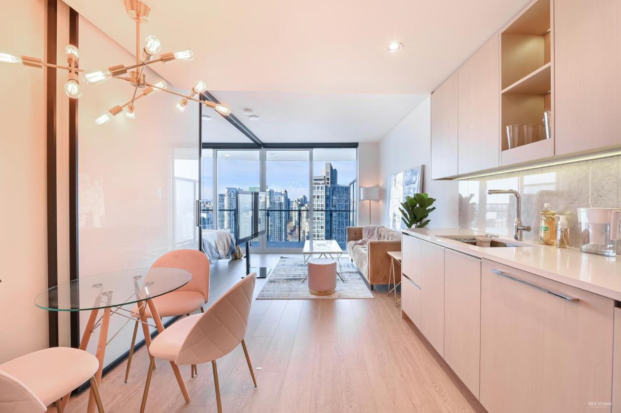 Apartment Capricorn Palace Luxury 1bd 1ba Plus Den In Downtown Vancouver