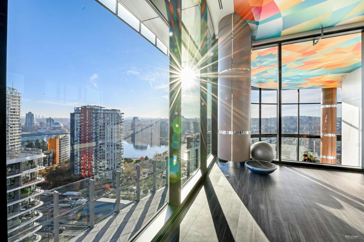 Apartment Capricorn Palace Luxury 1bd 1ba Plus Den In Downtown