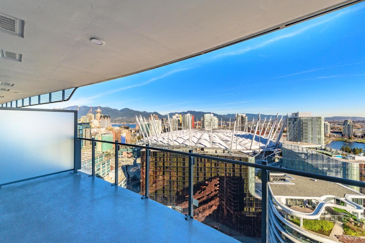 Capricorn Palace Luxury 1bd 1ba Plus Den In Downtown Apartment