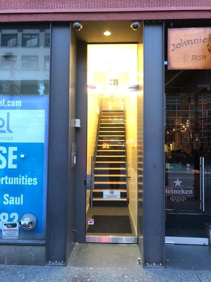 5 Star Location Downtown Core 1035 Granville St 6bed-rooms Unit 16 People Available Apartment