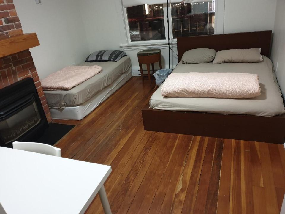 Apartment 5 Star Location Downtown Core 1035 Granville St 6bed-rooms Unit 16 People Available *