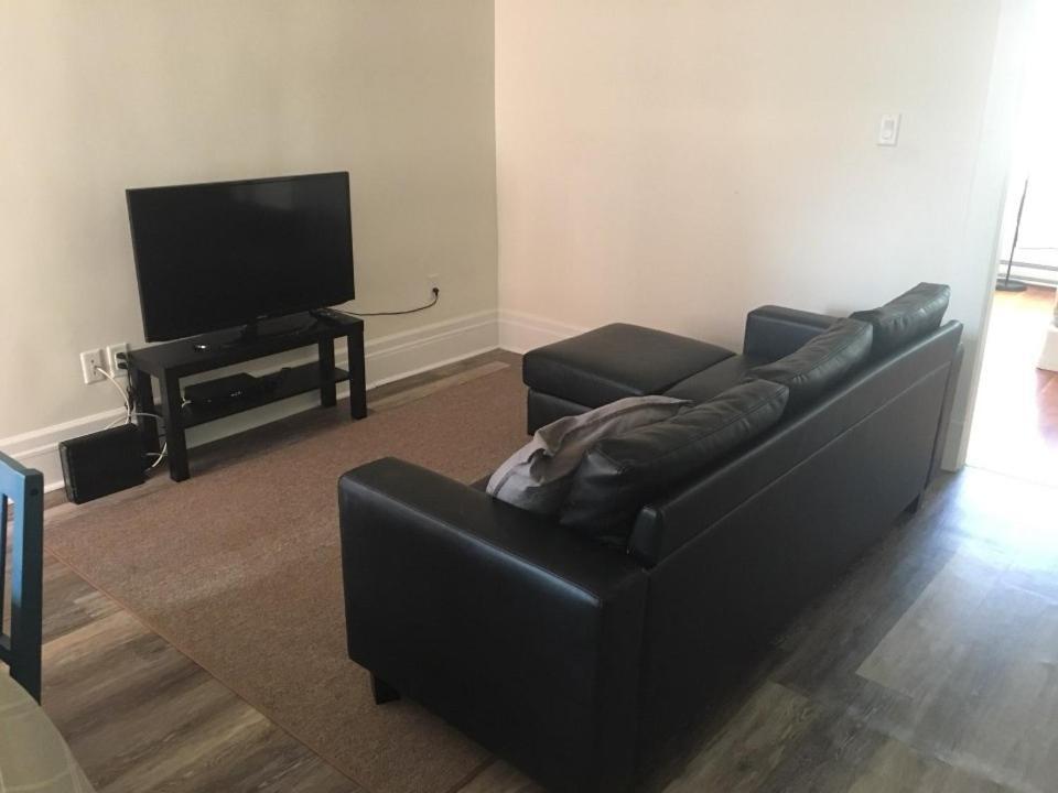 5 Star Location Downtown Core 1035 Granville St 6bed-rooms Unit 16 People Available * Vancouver