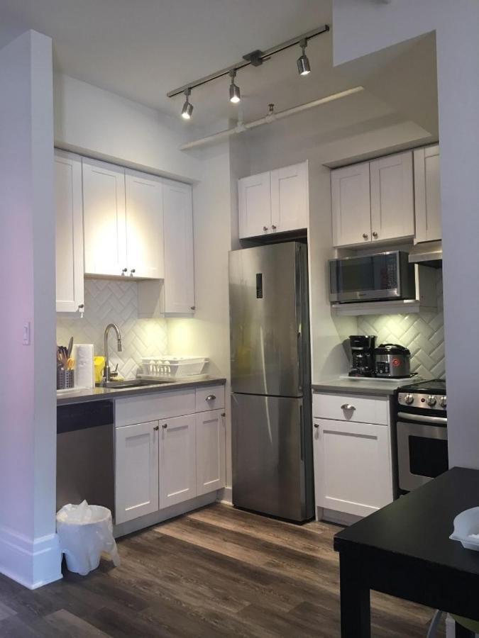 5 Star Location Downtown Core 1035 Granville St 6bed-rooms Unit 16 People Available