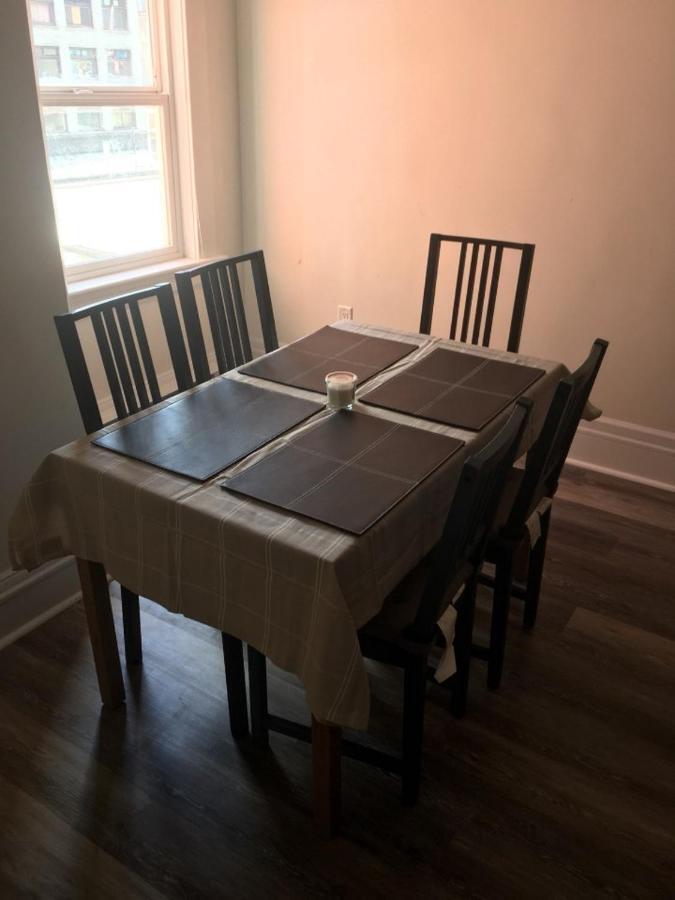 5 Star Location Downtown Core 1035 Granville St 6bed-rooms Unit 16 People Available Apartment Vancouver