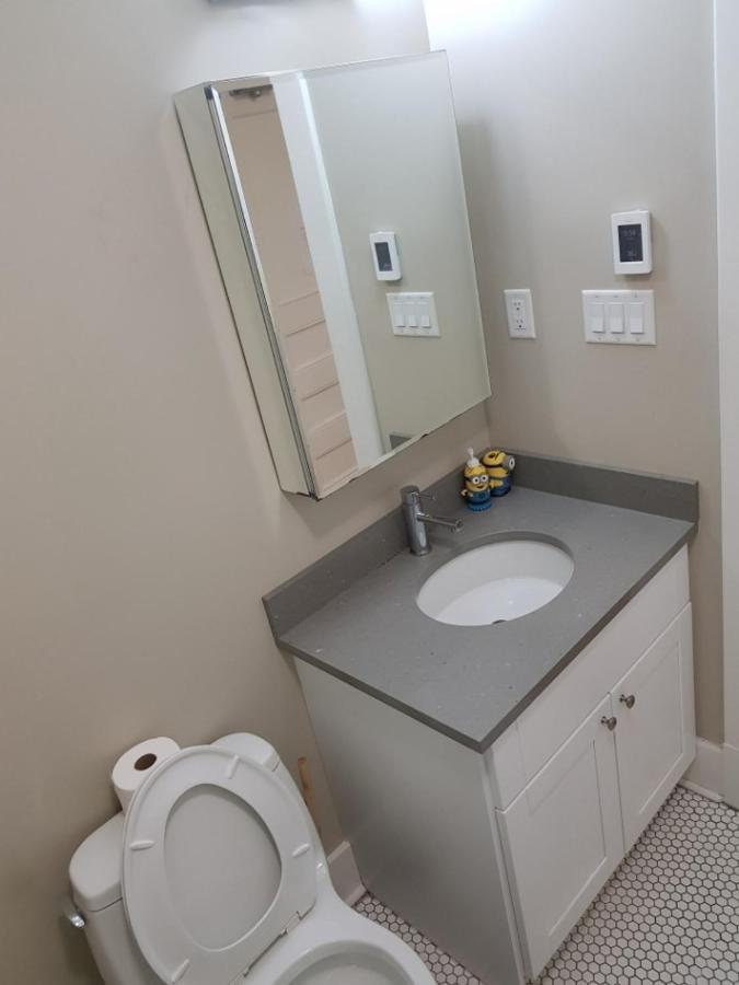 Apartment 5 Star Location Downtown Core 1035 Granville St 6bed-rooms Unit 16 People Available *