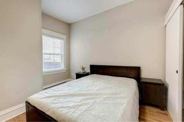 5 Star Location Downtown Core 1035 Granville St 6bed-rooms Unit 16 People Available