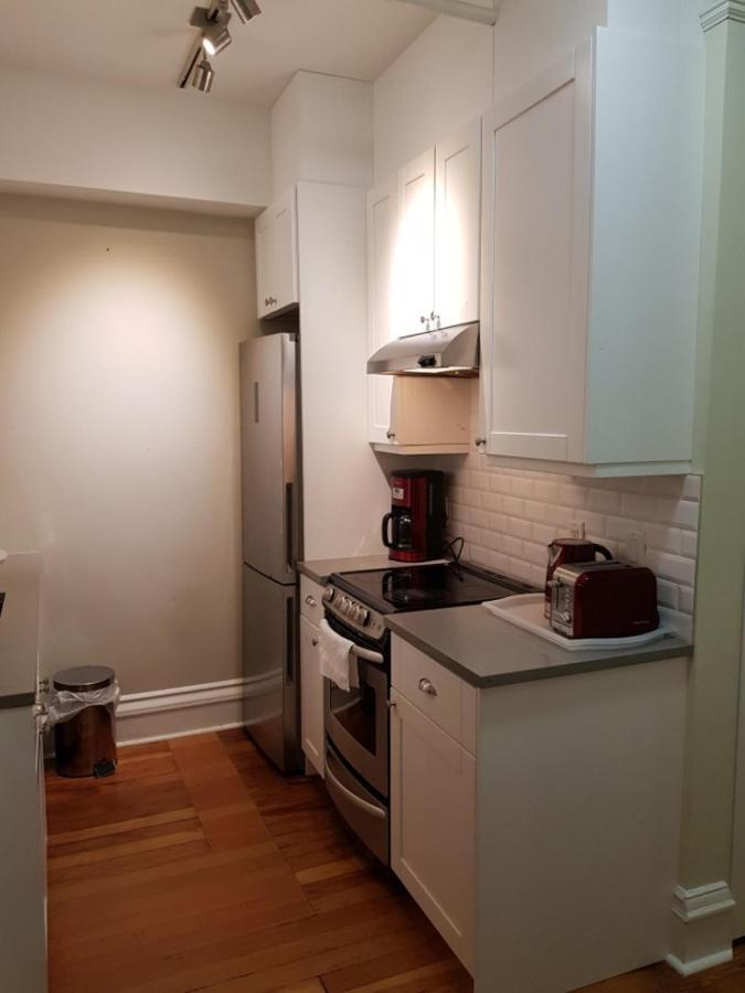 5 Star Location Downtown Core 1035 Granville St 6bed-rooms Unit 16 People Available Apartment Vancouver