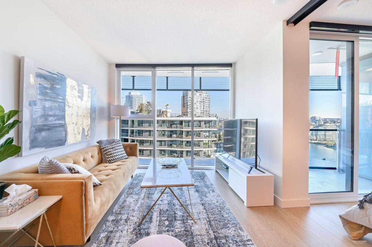 Apartment Capricorn Palace Luxury 1bd 1ba Plus Den In Downtown *