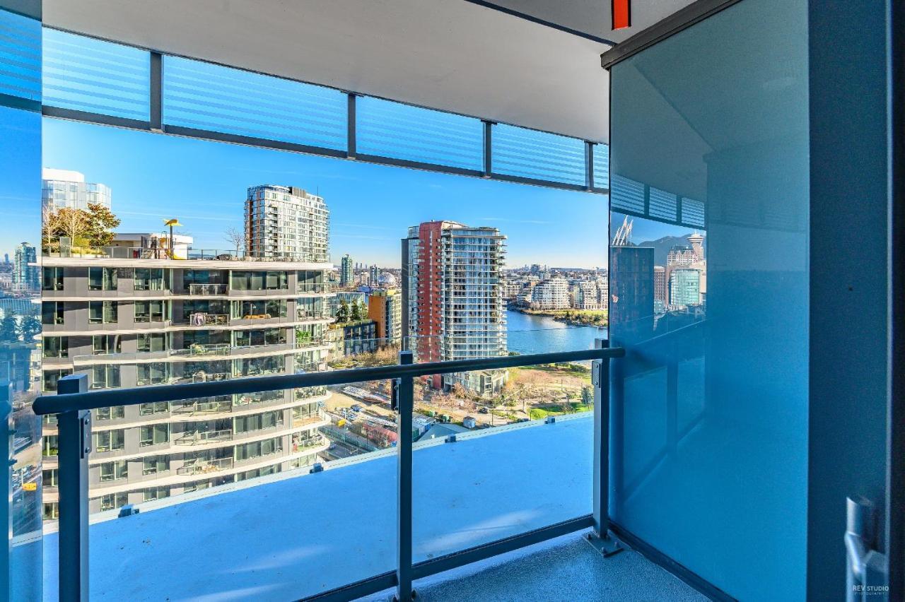 Apartment Capricorn Palace Luxury 1bd 1ba Plus Den In Downtown