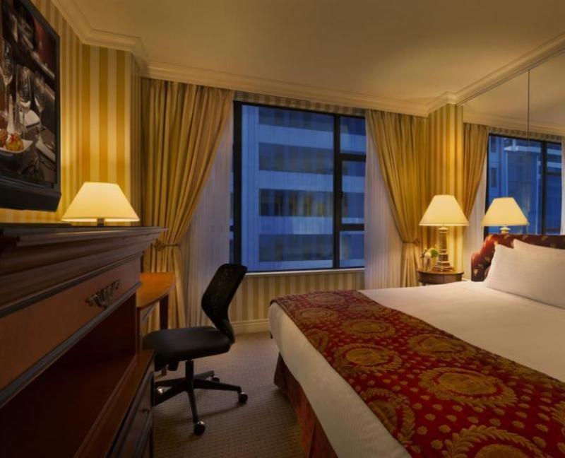 Hotel Le Soleil By Executive Vancouver