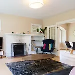 Sunny Vintage Home In Kits With Free Parking