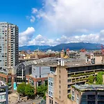 Stunning 2 Bedroom Condo With Downtown Views!!!