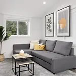 Newly Built Laneway Home 1 Bd Centrally Located