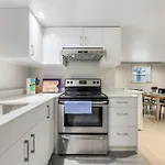 Wonderful 3-Bedroom House Dunbar Near Ubc
