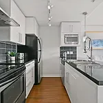 Luxe 2 Bedroom With Panoramic Views Of Vancouver