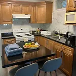 Private Suite 1 Bed 1 Bath 15 Mins Yvr And Downtown 舒适安静