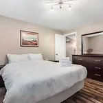Exquisite Sublevel Retreat In Van West