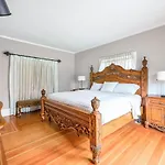 Cozy Vancouver House Close To Downtown And Ubc