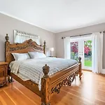 Cozy Vancouver House Close To Downtown And Ubc