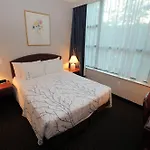Rosedale On Robson Suite Hotel