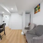 Cozy Retreat In Prime Vancouver Location