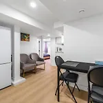 Cozy Retreat In Prime Vancouver Location