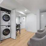 Cozy Retreat In Prime Vancouver Location