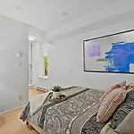 Elegant & Cozy Two-Bedroom Duplex In The Heart Of Yaletown