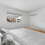 Newly Furnished Central Gem Near Transit