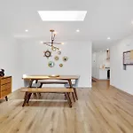 Three Bedroom On The Edge Of Downtown With Ac