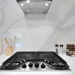 Three Bedroom On The Edge Of Downtown With Ac