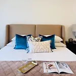 Master King Bedroom Private Bathroom In Vancouver West