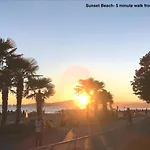 Designer 2Br In Downtown Steps From Sunset Beach