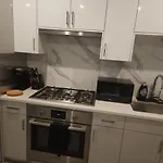 2-Bed Condo - Ultimate Comfort & Convenience For Corporate Stays