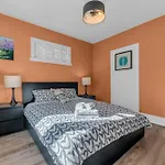 Comfort Two Bedrooms In Main Floor