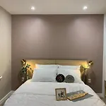 Brand New 2025 Scandinavian Style Designer\'S Suite, Near Skytrain Joyce Collingwood, East Vancouver